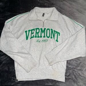 H&M Gray Sweater with Green Vermont Print